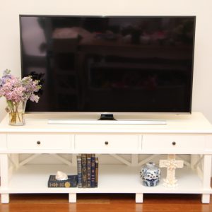 "Manto" Hamptons Style Entertainment TV Unit